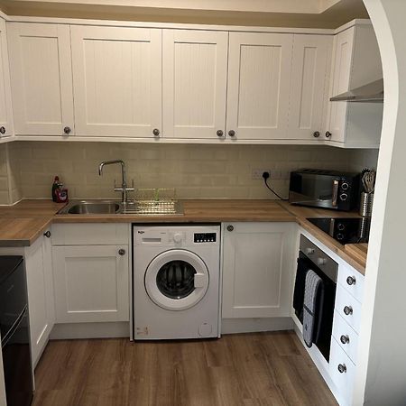 Central - 1 Bed, Cosy Retreat Swindon Dış mekan fotoğraf