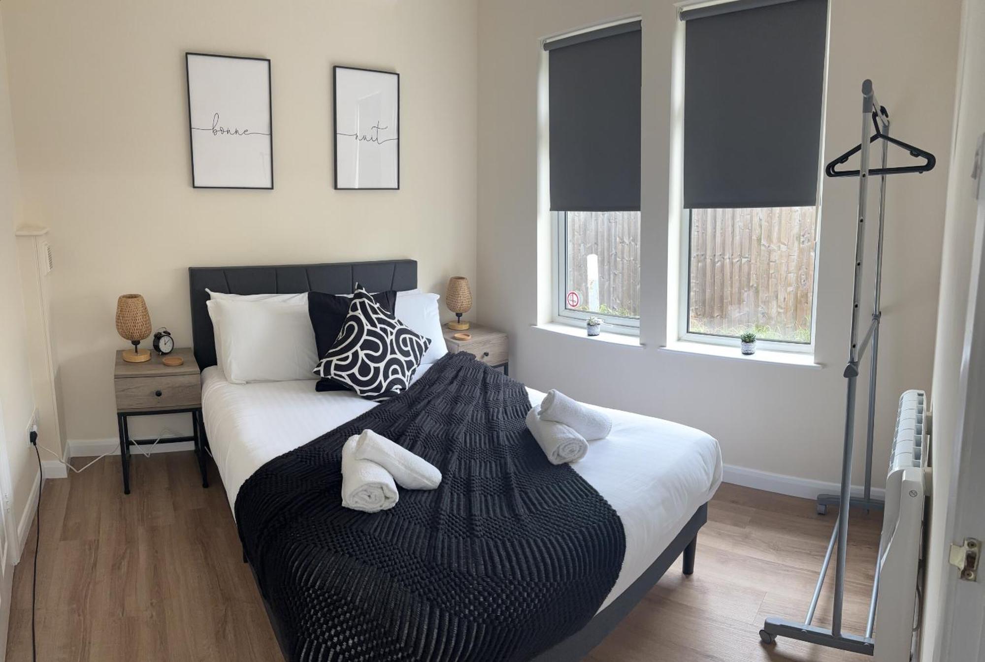 Central - 1 Bed, Cosy Retreat Swindon Dış mekan fotoğraf