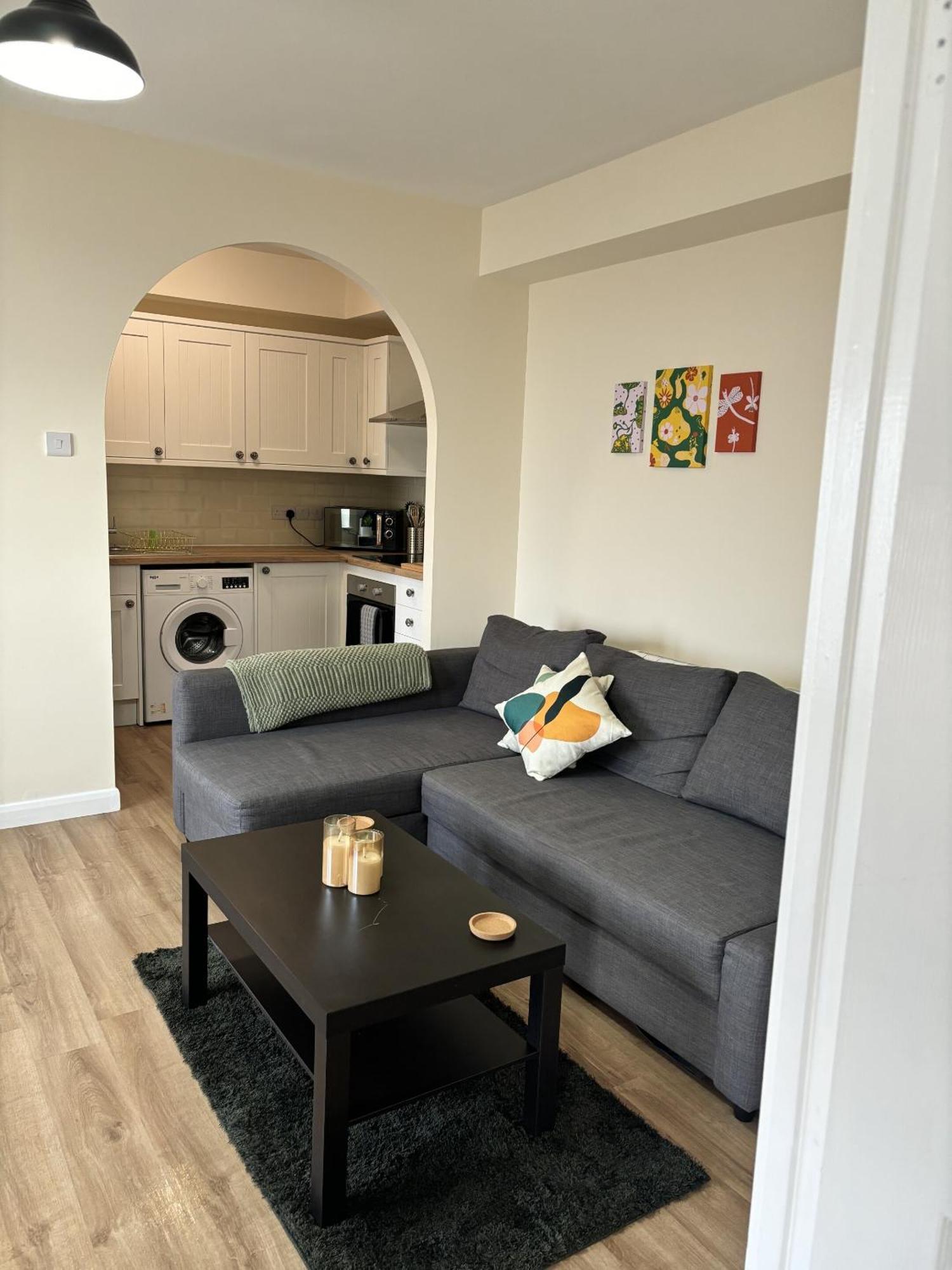 Central - 1 Bed, Cosy Retreat Swindon Dış mekan fotoğraf
