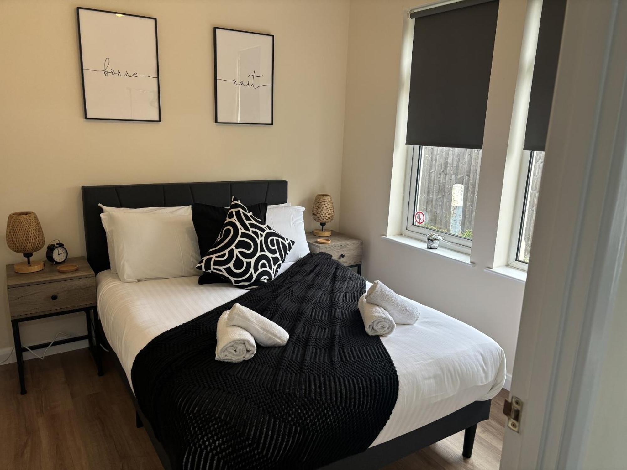 Central - 1 Bed, Cosy Retreat Swindon Dış mekan fotoğraf